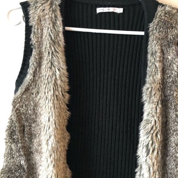 Faux Fur knitted tunic vest. - Picture 6 of 8